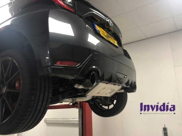 Invidia Q300BLK Scarico Toyota Yaris GR da 20